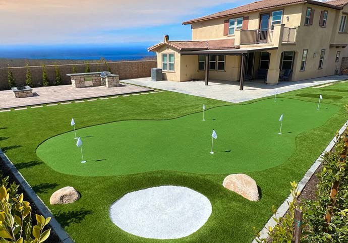 WEBSITE-HOME-PAGE-THUMBNAILS-PG-No-Text Residential putting green installation with synthetic turf and putting green